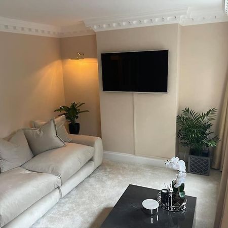 Newly Refurbished Apartment, Near Station & River London Exterior foto