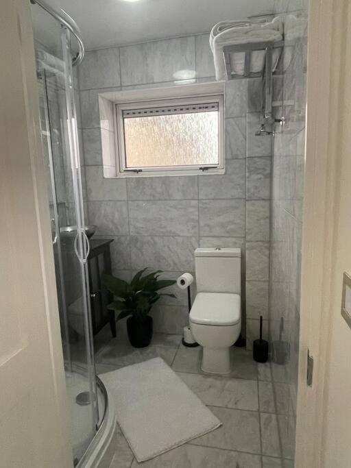 Newly Refurbished Apartment, Near Station & River London Exterior foto